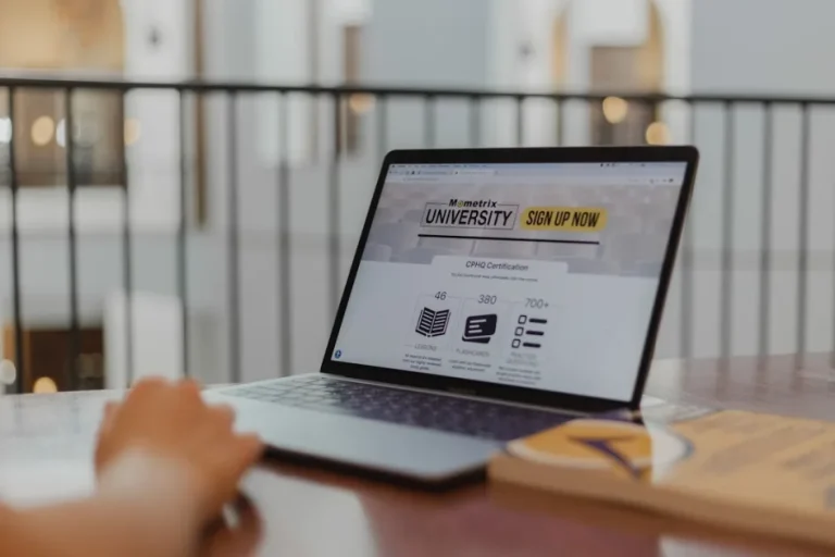 Complete beginner's guide explaining what WooCommerce is and how it works