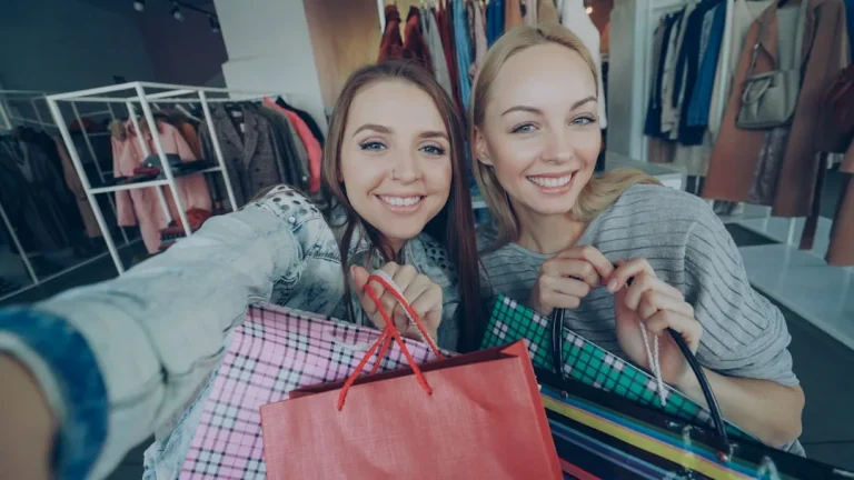 WooCommerce vs Shopify comparison guide showing key platform differences for online stores